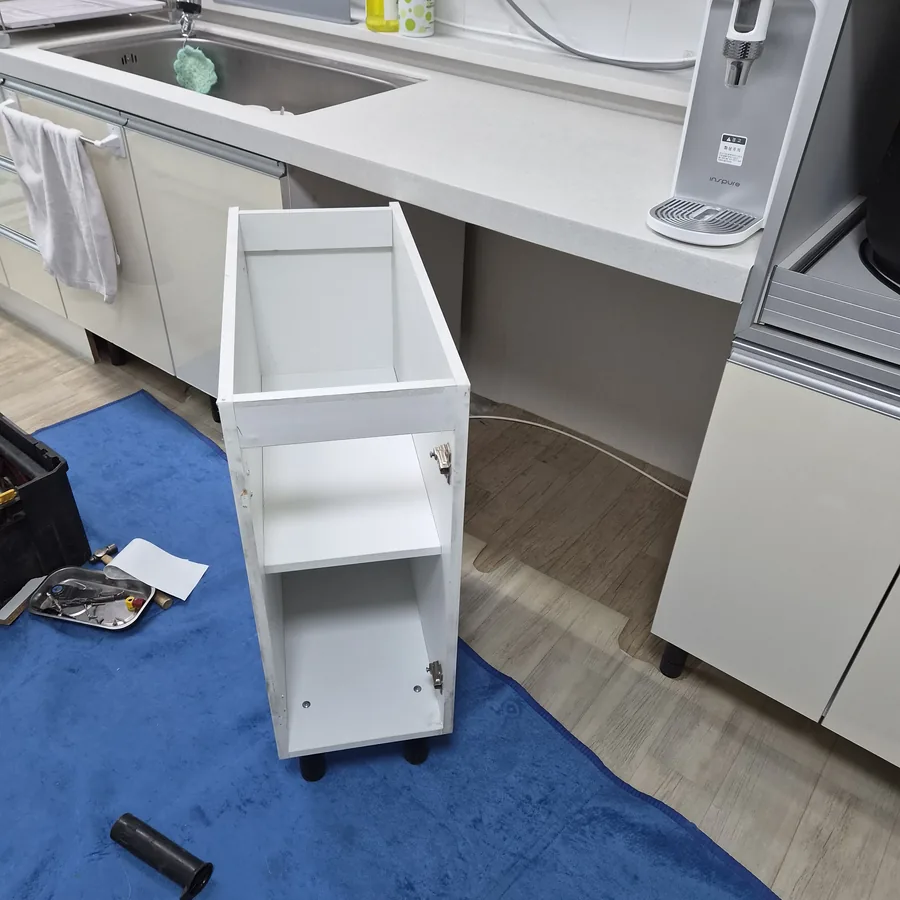 식기세척기장리폼 하부장 개조 작업 중