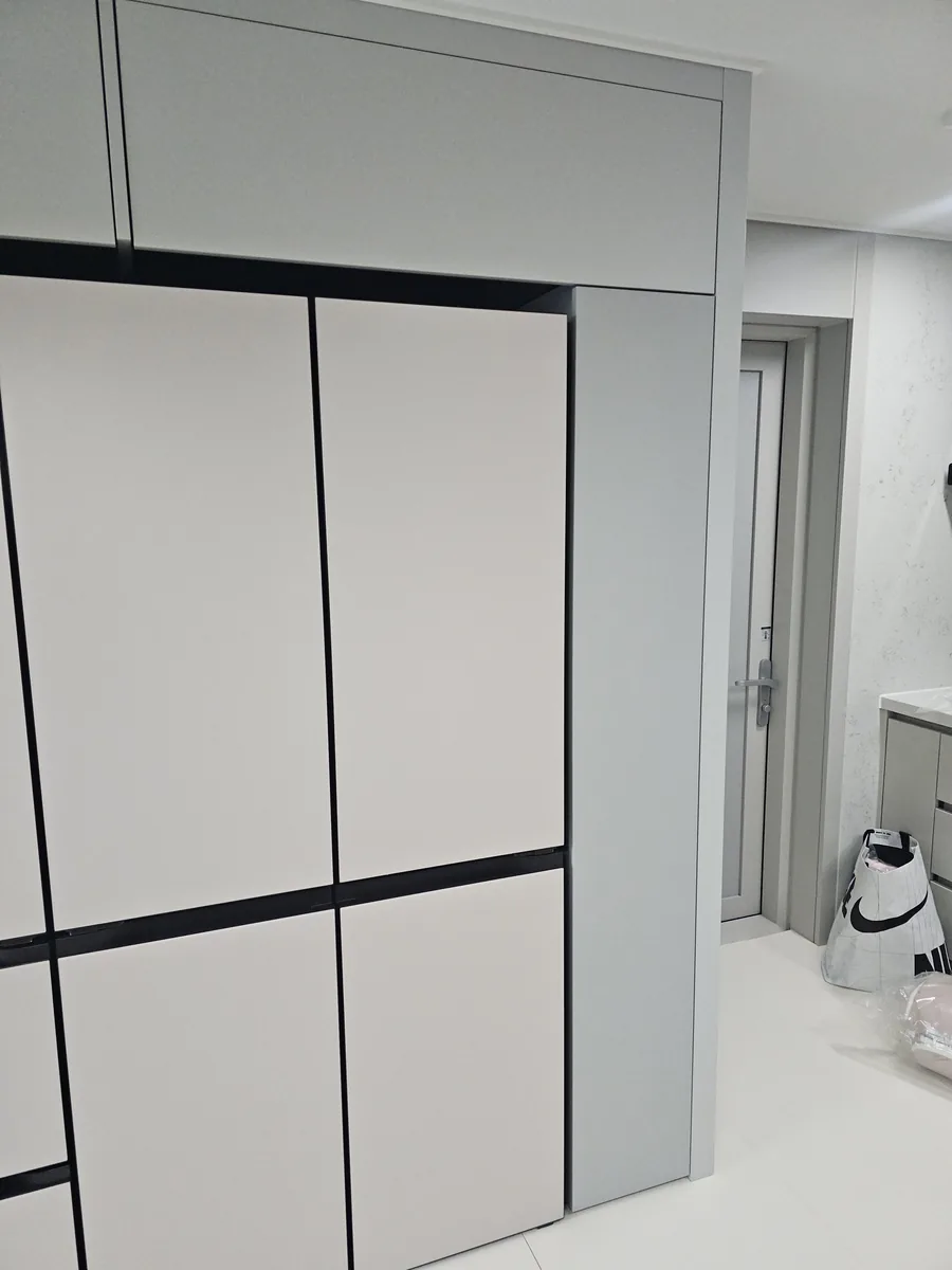 냉장고장리폼 도어 설치 마감 모습 가구리폼 사례